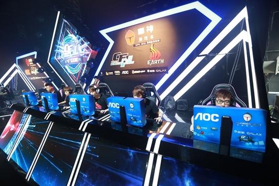 詹姆斯低于 詹姆斯低于